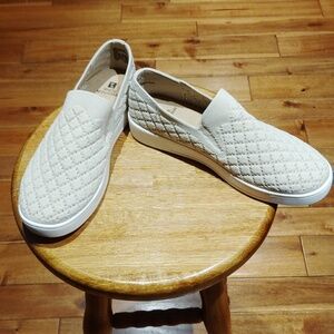 NEW White Mountain "Utopia" Slip-On Sneaker